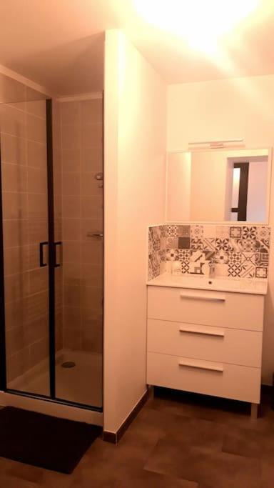 Logement Neuf Et Cosy Proche Centre Ville Chinon Bagian luar foto