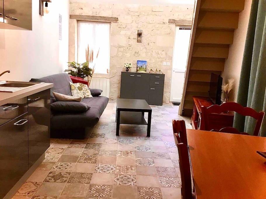 Logement Neuf Et Cosy Proche Centre Ville Chinon Bagian luar foto